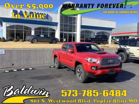Used 2017 Toyota Tacoma TRD Sport image 1