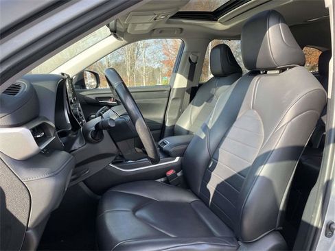 Used 2021 Toyota Highlander XLE image 20