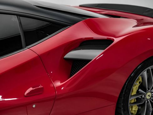 Used 2017 Ferrari 488 GTB RWD image 41