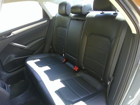 Used 2015 Volkswagen Passat 1.8T Limited Edition image 38