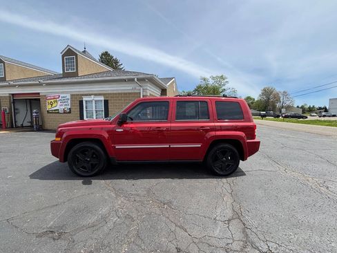 Used 2010 Jeep Patriot Latitude AWD/4WD image 2