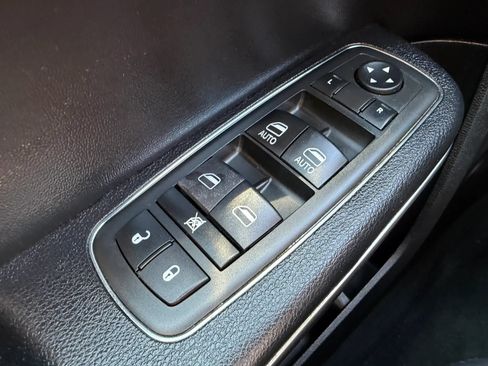 Used 2011 Chrysler 300 C w/ Sound Group AWD/4WD image 31