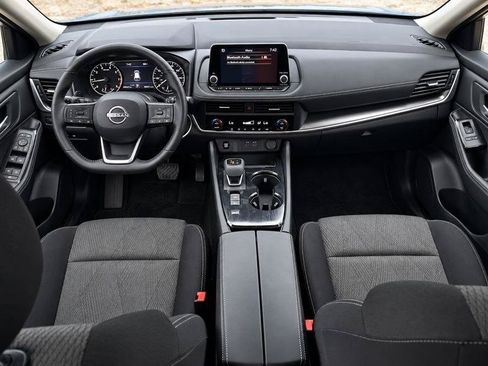 Used 2026 Nissan Rogue SV FWD image 2
