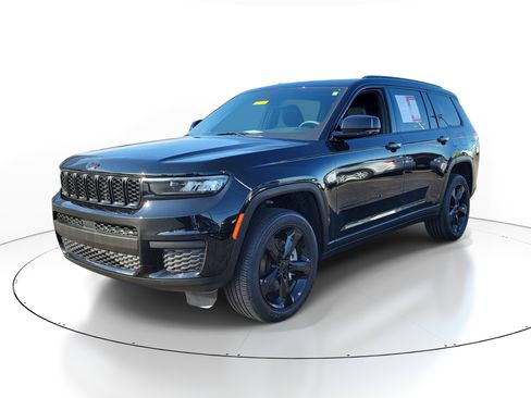 Used 2023 Jeep Grand Cherokee L Laredo AWD/4WD image 2
