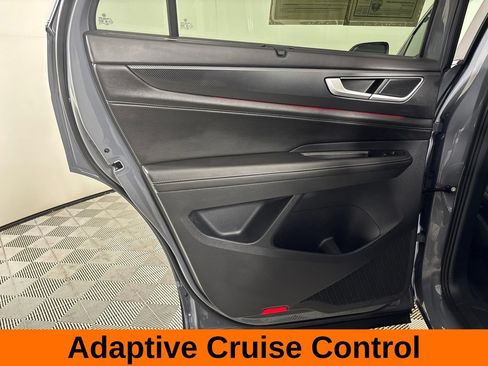 Used 2025 Volkswagen Atlas Cross Sport SEL AWD/4WD image 20