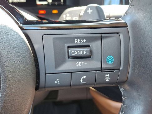 Used 2023 Nissan Pathfinder Platinum w/ Black Appearance Package AWD/4WD image 18