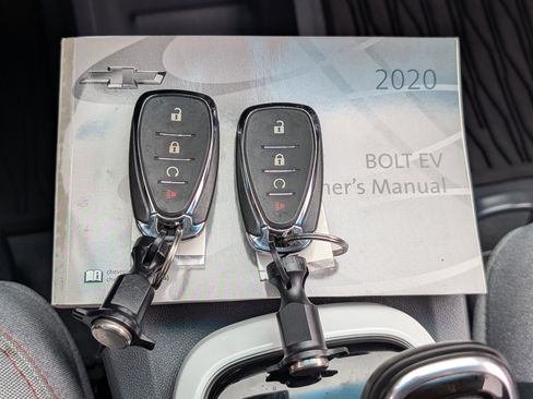 Used 2020 Chevrolet Bolt LT image 32