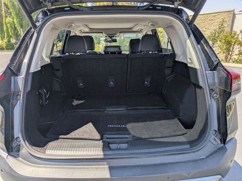 Used 2023 Nissan Rogue SL w/ SL Premium Package image 31