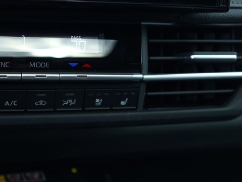 Used 2025 Toyota Sienna Platinum image 36