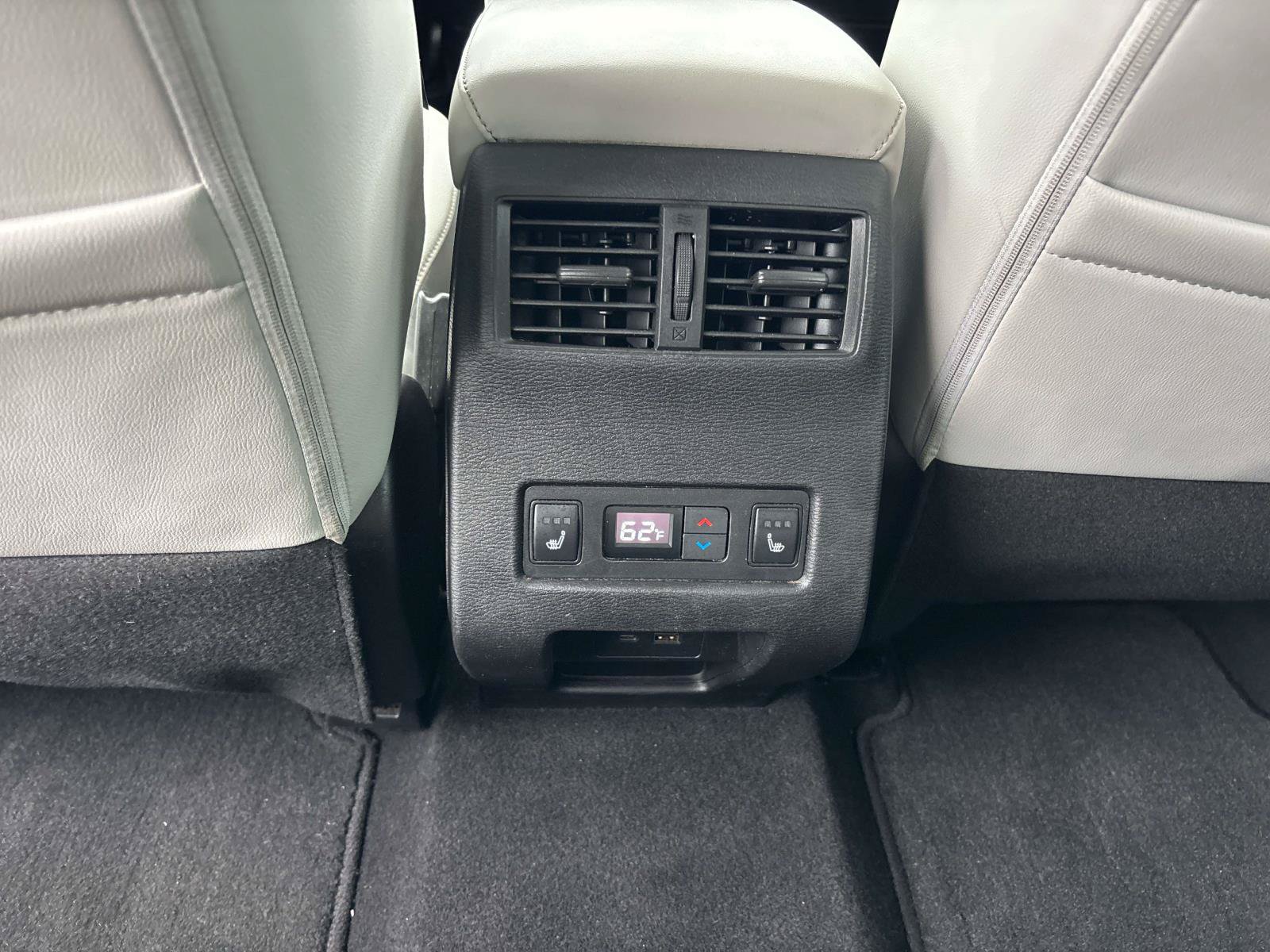 Used 2022 Mitsubishi Outlander SEL AWD/4WD image 12