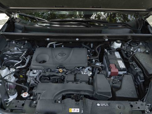 Used 2025 Toyota RAV4 XLE FWD image 40