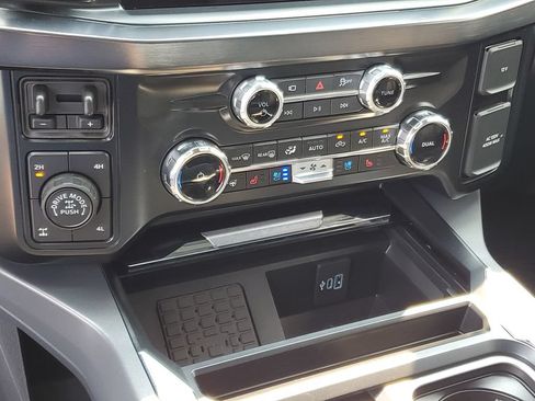Used 2025 Ford F350 Lariat w/ Lariat Ultimate Package AWD/4WD image 23
