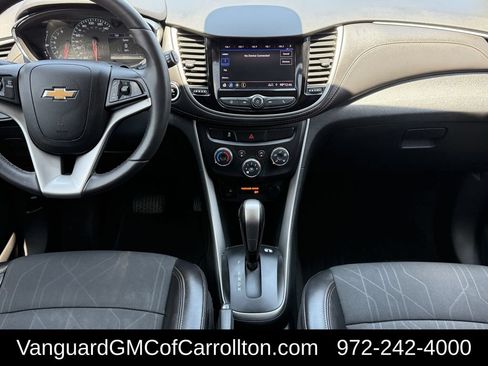 Used 2021 Chevrolet Trax LT w/ LT Convenience Package FWD image 14