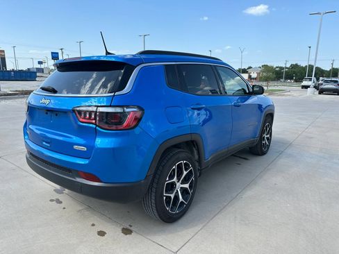 Used 2024 Jeep Compass Latitude AWD/4WD image 5
