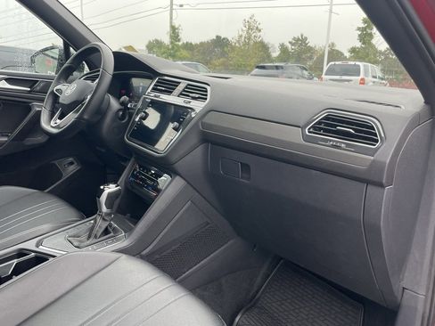 Used 2024 Volkswagen Tiguan SE R-Line image 31