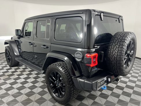 Used 2024 Jeep Wrangler Sahara w/ Technology Group image 9