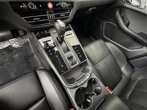 Certified 2025 Porsche Macan w/ Premium Package Plus AWD/4WD image 35