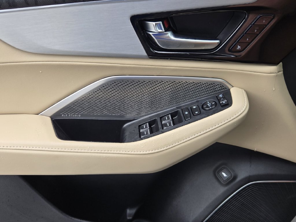 Used 2023 Acura MDX w/ Technology Package FWD image 30