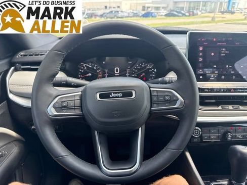 Used 2025 Jeep Compass Limited AWD/4WD image 7