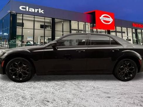 Used 2019 Chrysler 300 S image 4