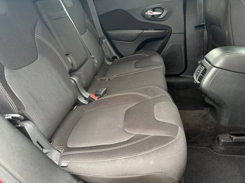 Used 2015 Jeep Cherokee Latitude FWD image 17