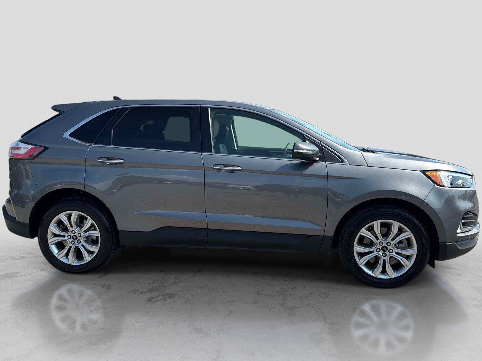 Used 2024 Ford Edge Titanium AWD/4WD image 4