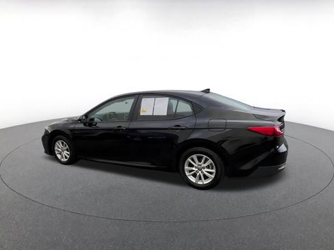 Used 2025 Toyota Camry LE image 10