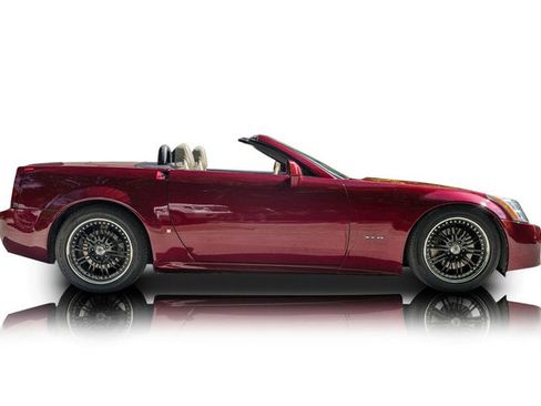 Used 2006 Cadillac XLR RWD image 2