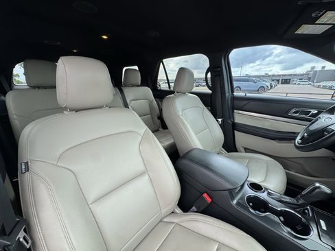 Used 2019 Ford Explorer XLT w/ Equipment Group 202A FWD image 22