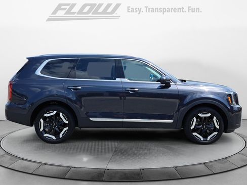 Used 2025 Kia Telluride S FWD image 10