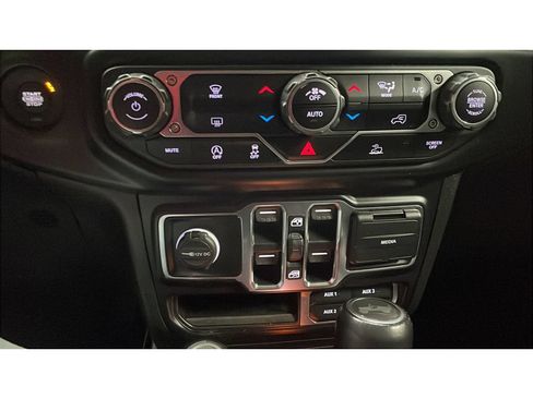 Used 2021 Jeep Wrangler Unlimited Sahara AWD/4WD image 13