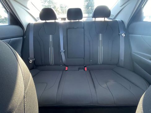 Used 2025 Hyundai Elantra SEL image 38