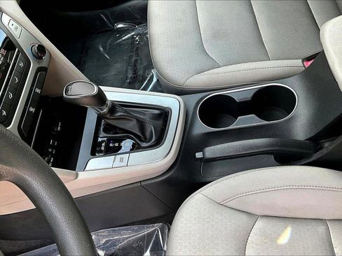 Used 2017 Hyundai Elantra SE image 15
