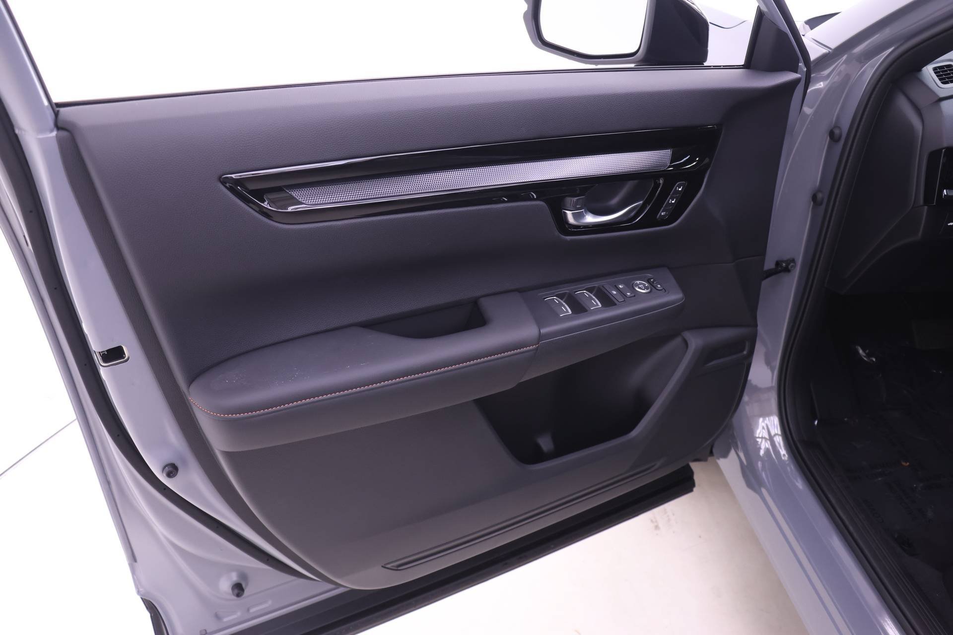 Used 2024 Volvo S60 B5 Plus FWD image 34