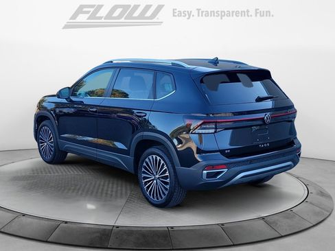 Certified 2025 Volkswagen Taos SE image 6