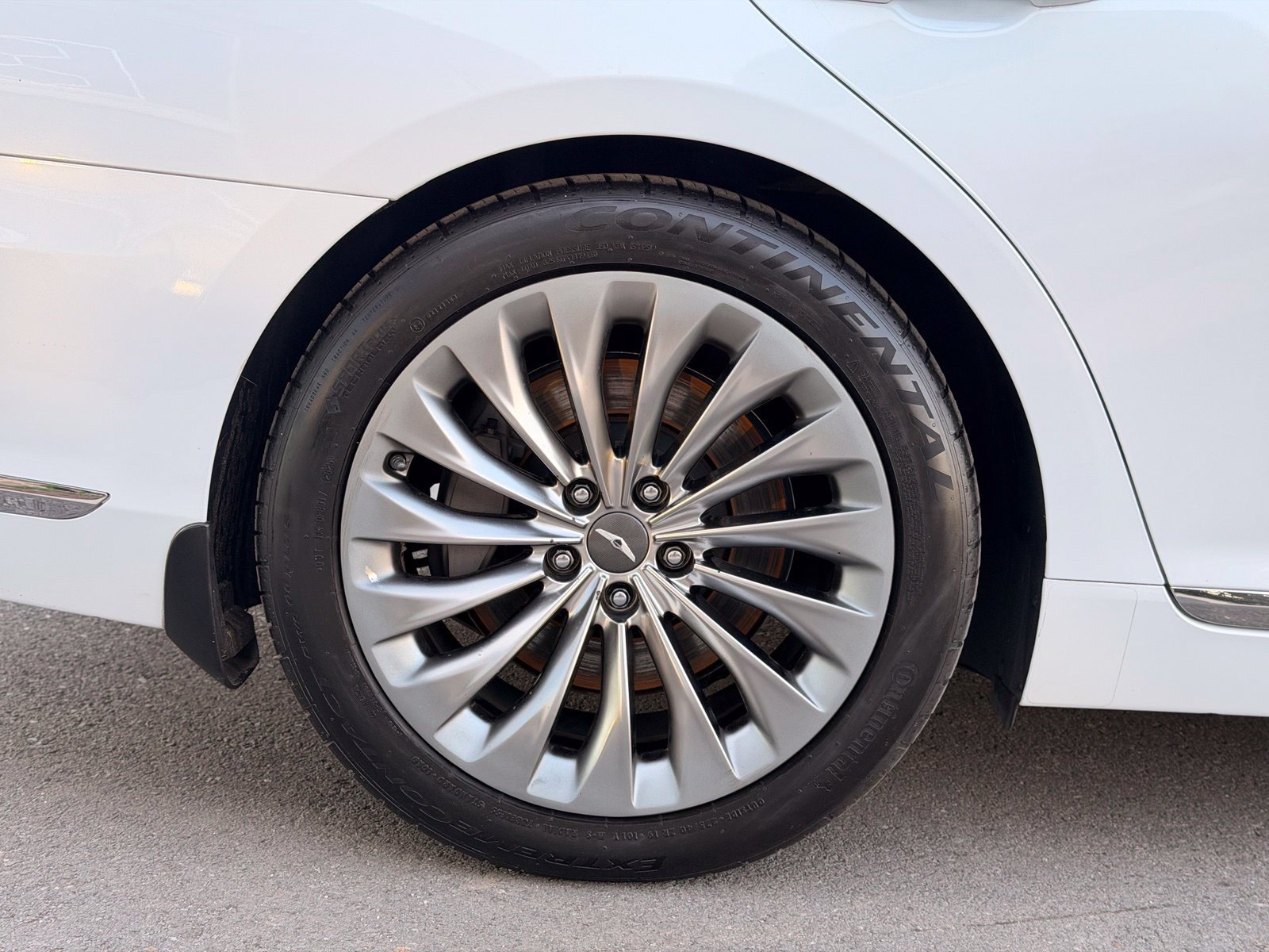Used 2017 Genesis G90 3.3T Premium RWD image 14