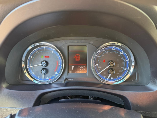 Used 2018 Toyota Corolla LE FWD image 30
