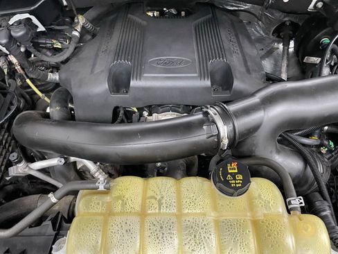 Used 2020 Ford Expedition XLT w/ Equipment Group 202A image 9