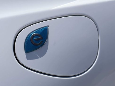 Used 2025 Chrysler Pacifica Pinnacle FWD image 7