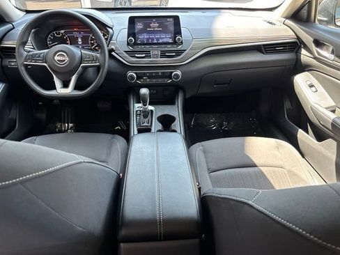Used 2025 Nissan Altima 2.5 SV FWD image 12