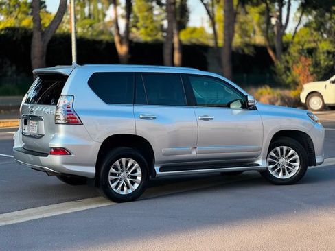 Used 2014 Lexus GX 460 w/ Premium Package AWD/4WD image 18