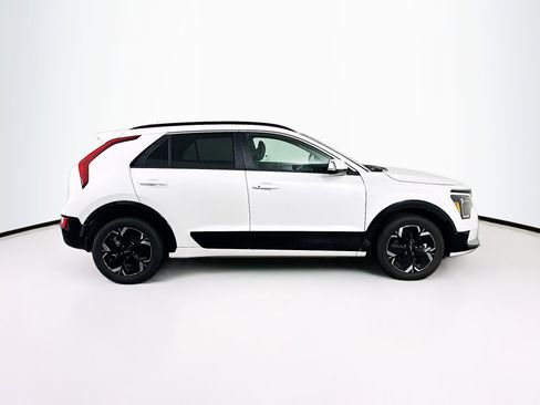 Used 2023 Kia Niro Wind w/ Wind Preserve Package FWD image 10