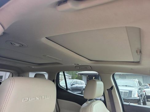 Used 2019 GMC Acadia Denali w/ Technology Package FWD image 12