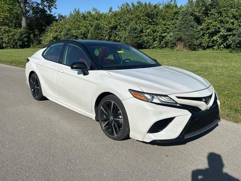 Used 2019 Toyota Camry XSE image 4