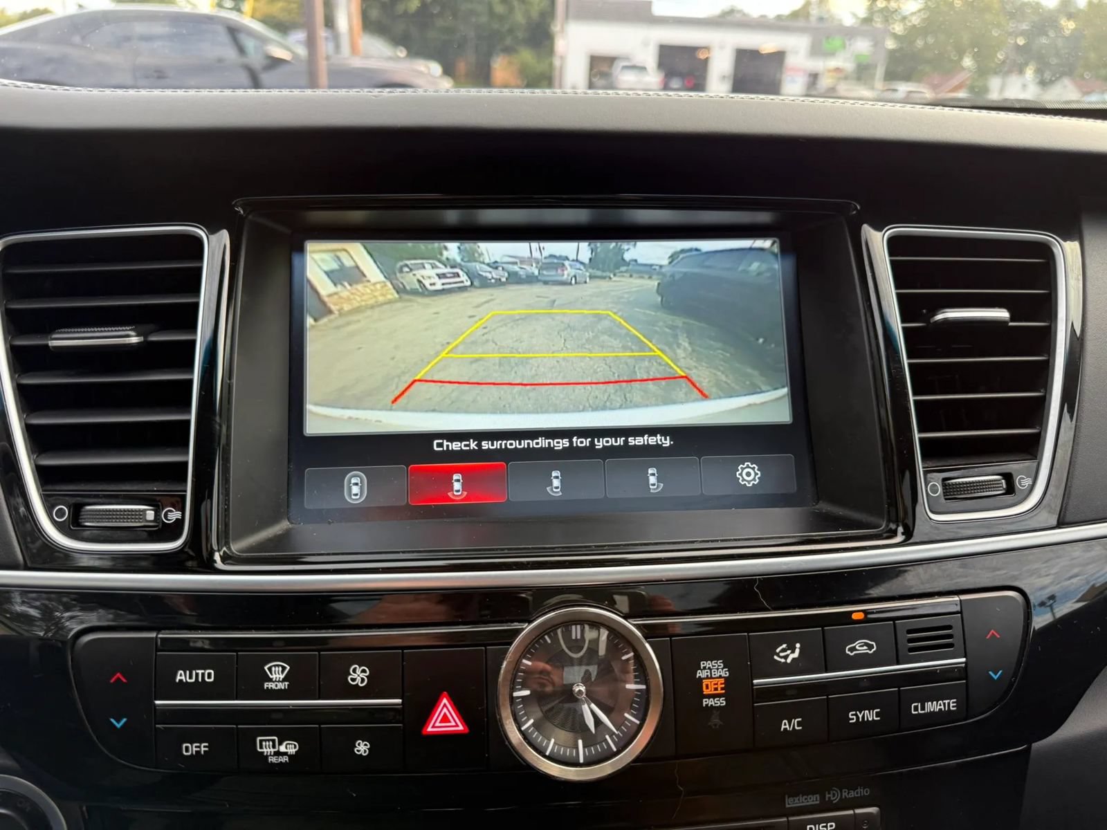 Used 2017 Kia K900 Luxury w/ VIP Plus Package RWD image 24