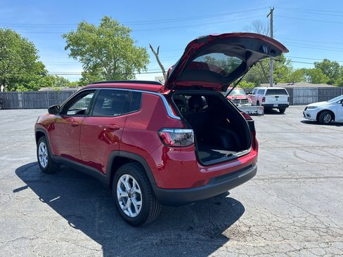 Used 2025 Jeep Compass Latitude AWD/4WD image 17
