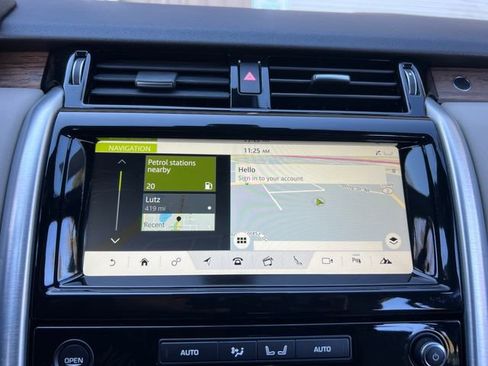 Used 2017 Land Rover Discovery HSE image 25