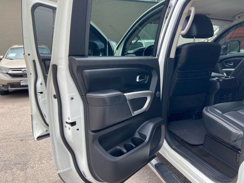 Used 2018 Nissan Titan PRO-4X w/ Pro-4x Convenience Package AWD/4WD image 18