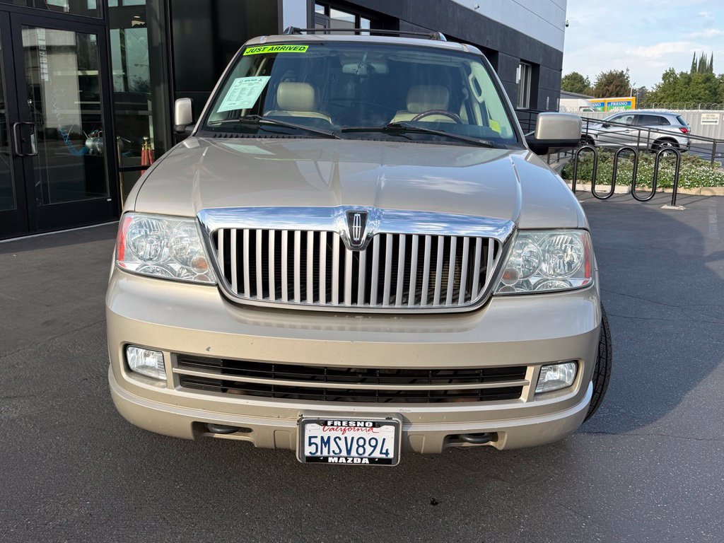 Used 2005 Lincoln Navigator Ultimate AWD/4WD image 3
