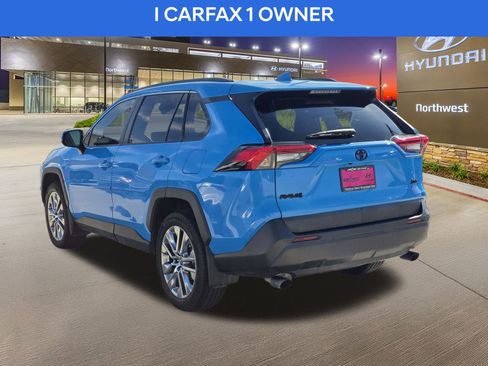 Used 2021 Toyota RAV4 XLE Premium image 7